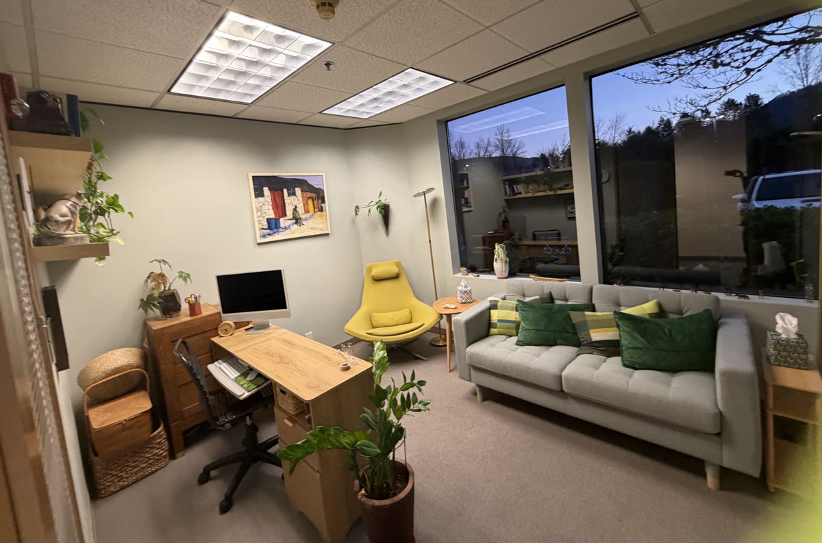 Consultation room seating at Kate Swartz PMHNP office